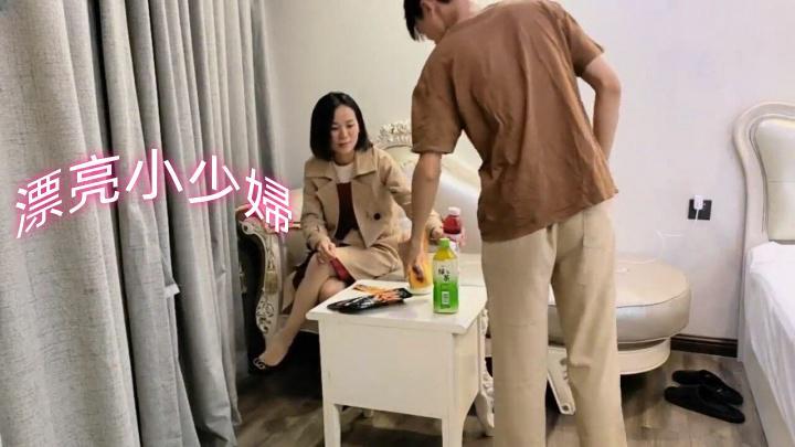 良家美容院漂亮小少婦床單濕好大一片怪不得隔三岔五約炮[补录]